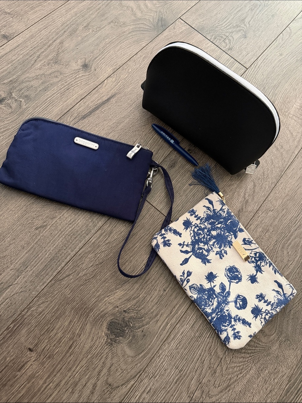 3 SET OF NEW POUCHES Saks Fifth Ave w/ matching pen, Ipsy & Baggallini